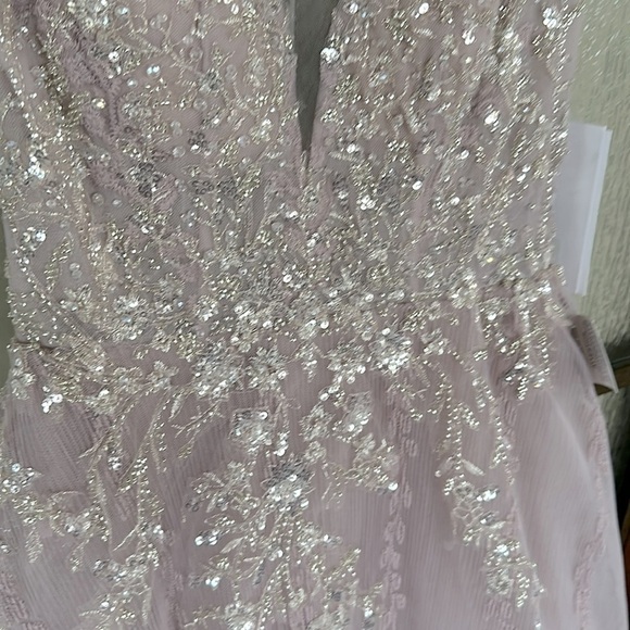 Mac Duggal EMBELLISHED SOFT TIE SLEEVELESS V NECK GOWN size 4 $798 - Picture 7 of 15